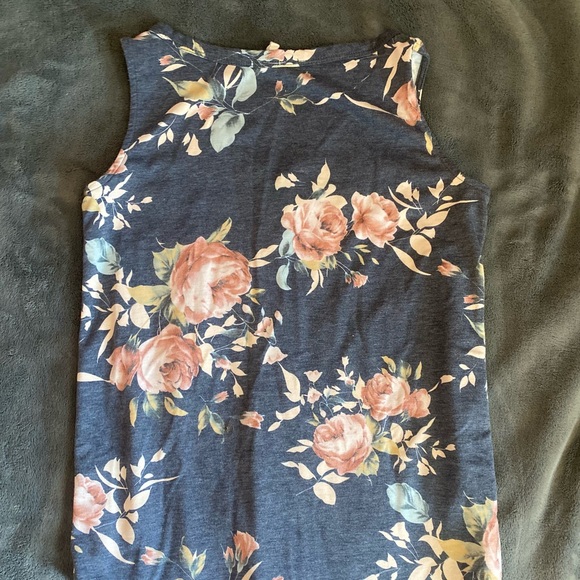 Floral Top - Picture 3 of 3